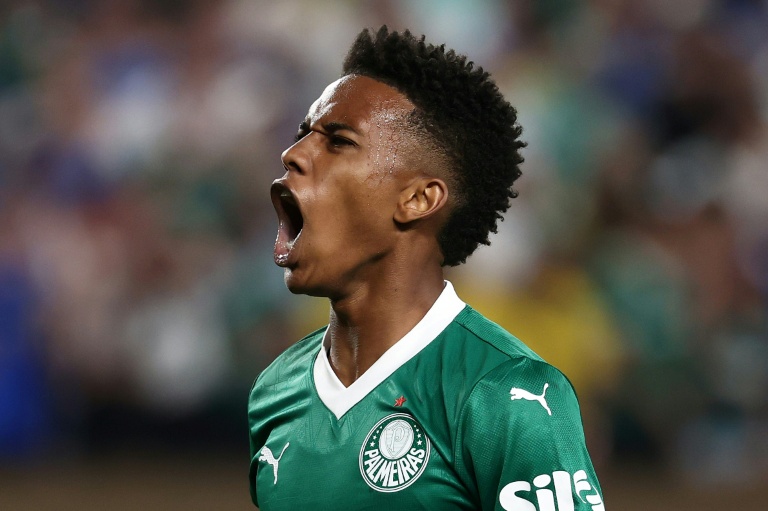L'attaquant brésilien de Palmeiras Estevao célèbre son but inscrit lors du quart de finale de la Coupe du monde des clubs 2025 contre Chelsea, à Philadelphie, le 4 juillet 2025