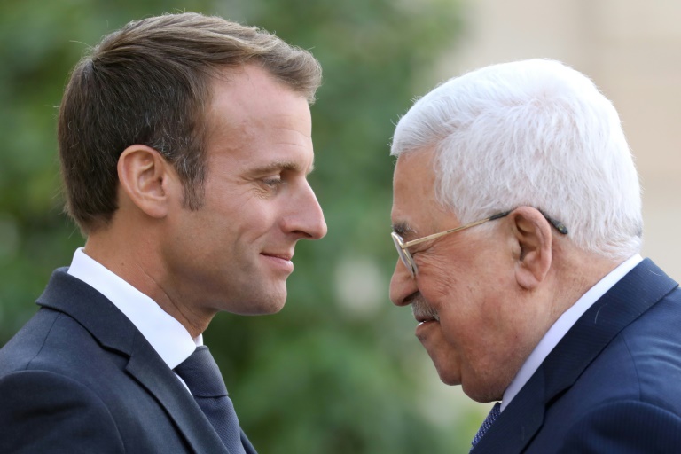 Le président français Emmanuel Macron reçoit son homologue palestinien Mahmoud Abbas à l'Elysée, le 21 septembre 2018 à Paris