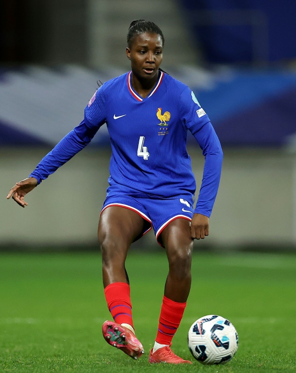 La défenseuse des Bleues Thiniba Samoura lors du match contre l'Islande au Mans, le 25 février 2025