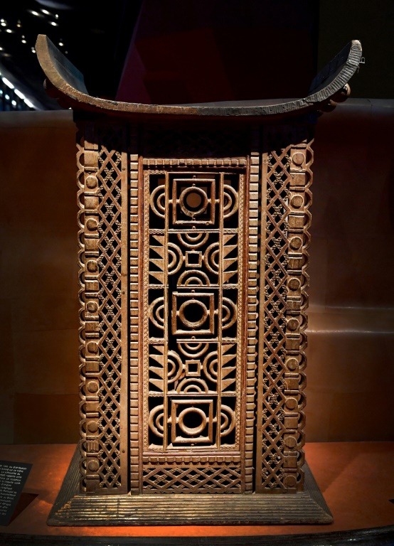 Le trône du roi Ghezo d'Abomey, au Bénin, datant du début du XIXe siècle le 18 juin 2018 au Musée du Quai Branly-Jacques Chirac à Paris