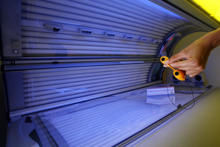 20% des Français pensent que des séances en cabines UV artificiels, avant l’été, diminuent les dangers d'attraper des coups de soleil, selon un sondage Ipsos de 2023