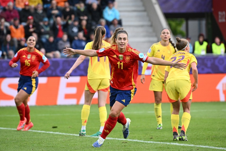 Alexia Putellas exulte aporès avoir marqué le 6e but de l'Espagne, son deuxième personnel, contre la Belgique à l'Euro, le 7 juillet 2025 à Thoune
