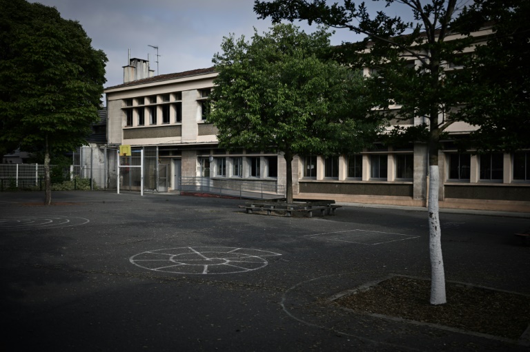 Plus de 2.000 établissements sont restés fermés mardi, essentiellement des écoles, à cause de la canicule, sur environ 45.000 écoles dans le pays