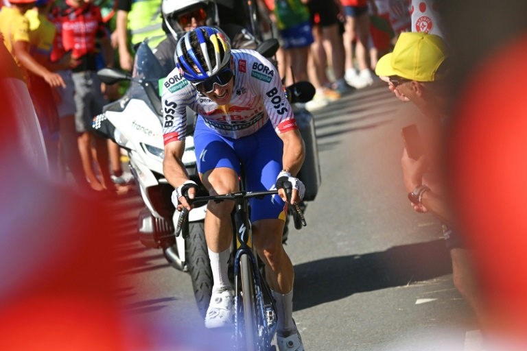 L'Allemand Florian Lipowitz dans la montée vers Hautacam, lors de la 12e étape du Tour de France, le 17 juillet 2025