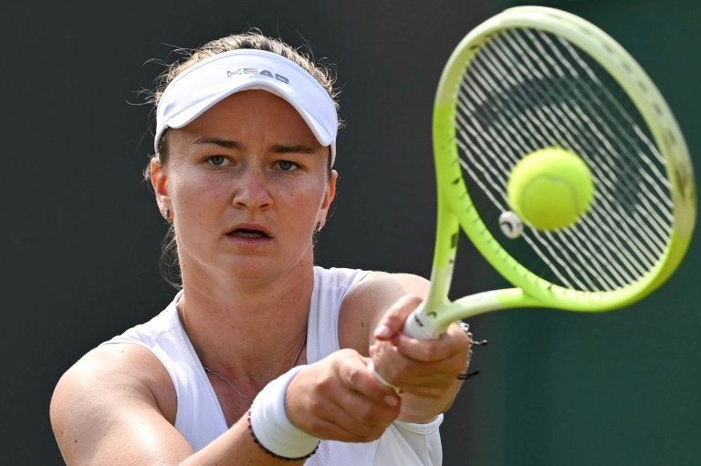 La Tchèque Barbora Krejcikova, tenante du titre, au deuxième tour de Wimbledon le 3 juillet 2025 à Londres