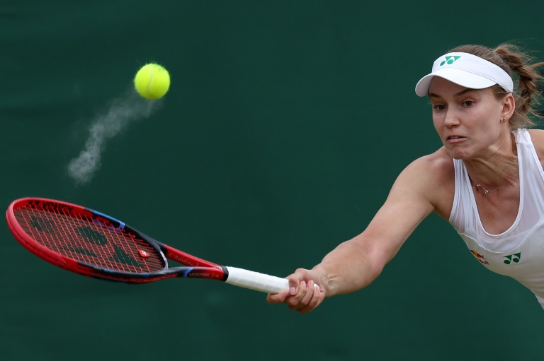 La Kazakhe Elena Rybakina face à la Danoise Clara Tauson au troisième tour de Wimbledon, le 5 juillet 2025