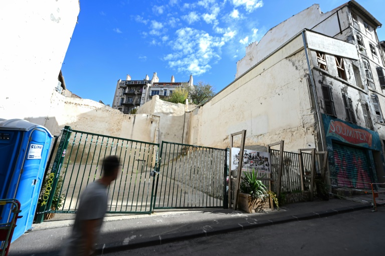 Photo prise le 17 octobre 2024 du lieu des effondrements de 2018 rue d'Aubagne, à Marseile