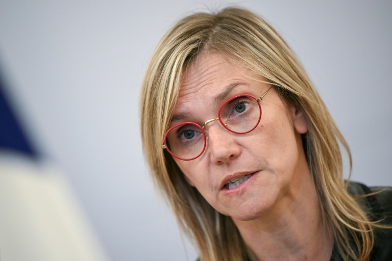 La ministre française de la Transition écologique Agnès Pannier-Runacher, s'adresse aux journalistes après une réunion interministérielle sur la canicule, au ministère de l'Intérieur Place Beauvau à Paris le 29 juin 2025