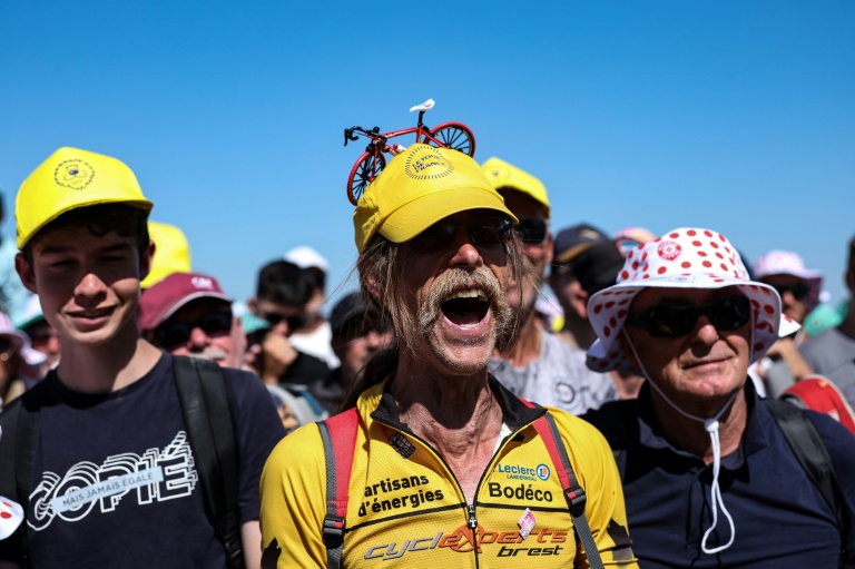 Des spectateurs lors de la 7e étape menant à Mûr-de-Bretagne, le 11 juillet 2025