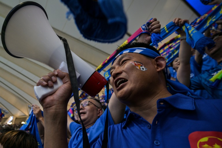 Des supporteurs de Yangzhou durant le match du championnat amateur contre Suzhou, le 29 juin 2025 à Kunshan
