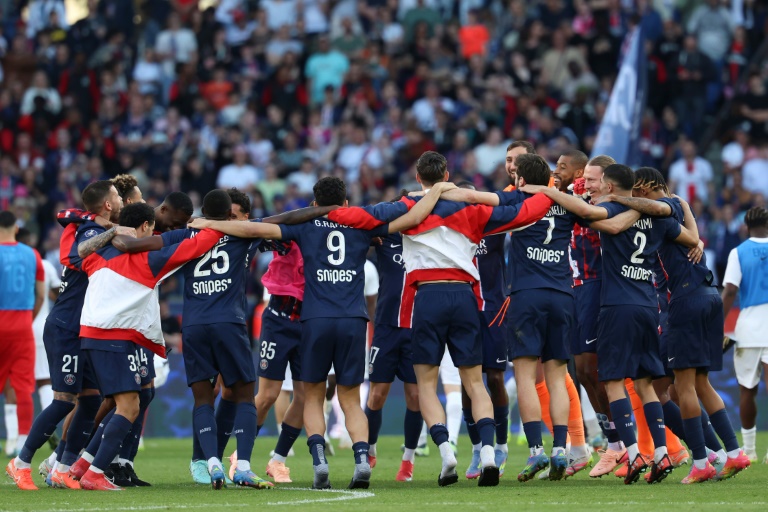 Les joueurs du Paris-SG opposés au SCO d'Angers lors d'une des affiches du championnat de Ligue 1 au Parc des Princes, le 5 avril 2025