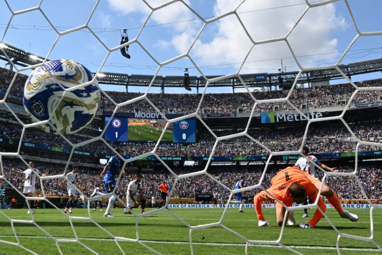 Le gardien du PSG Gianluigi Donnarumma encaisse le deuxième but de Chelsea lors de la finale du Mondial des clubs, le 13 juillet 2025 à East Rutherford