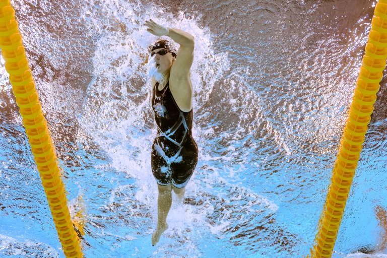 La nageuse américaine Katie Ledecky participe à la finale du 1500 m nage libre féminin lors des Championnats du monde de natation à Singapour, le 29 juillet 2025