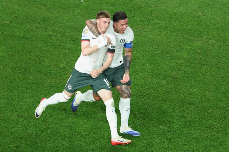 Cole Palmer (g) et Enzo Fernandez lors du quart de finale du Mondial des clubs de Chelsea contre Palmeiras, le 4 juillet 2025 à Philadelphie
