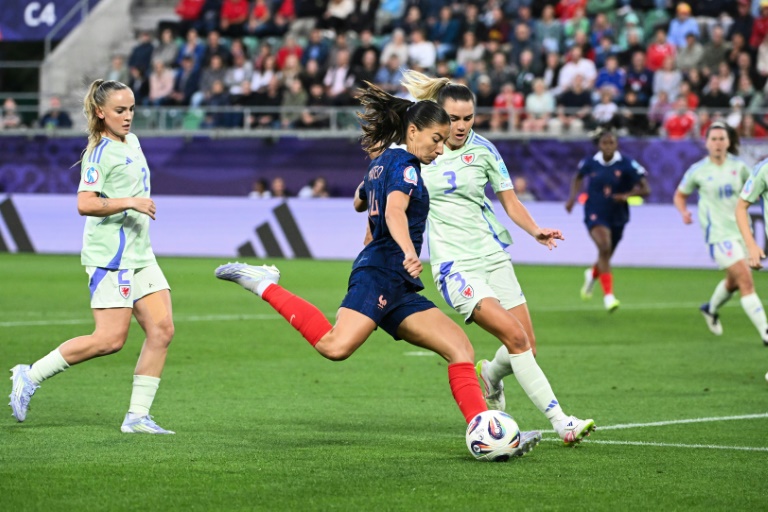 Clara Mateo défie les Galloises dans le groupe D de l'Euro à Saint-Gall, le 9 juillet 2025