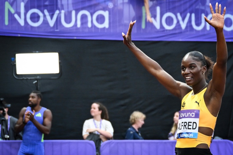 La sprinteuse de Sainte-Lucie Julien Alfred lors de sa victoire et son record sur le 200 mètres au meeting de Londres en Ligue de diamant le 19 juillet 2025