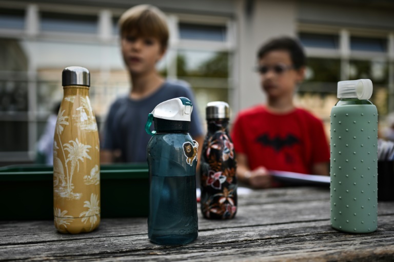 Les syndicats revendiquent notamment l’adaptation des épreuves d’examen et concours, celle des horaires de classe, l’augmentation de l’eau potable fraîche mise à disposition