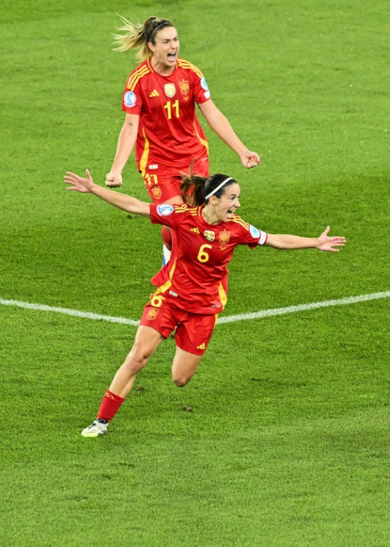 La milieu de l'équipe d'Espagne Aitana Bonmati (N.6) après avoir marqué le but de son équipe contre l'Allemagne lors de la demi-finale de l'Euro-2025 féminin au Letzigrund Stadium de Zurich le 23 juillet 2025.