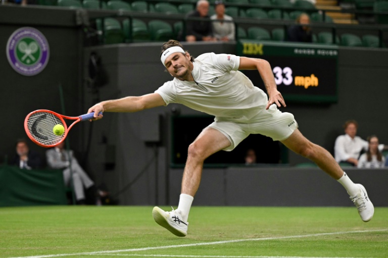 L'Américain Taylor Fritz s'est qualifié pour le troisième tour de Wimbledon en battant en cinq sets le Canadien Gabriel Diallo, le 2 juillet 2025 à Londres