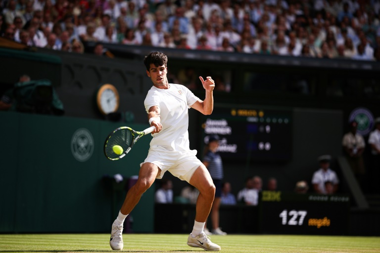 Le N.2 mondial Carlos Alcaraz en finale de Wimbledon contre le N.1 Jannik Sinner le 13 juillet 2025 à Londres