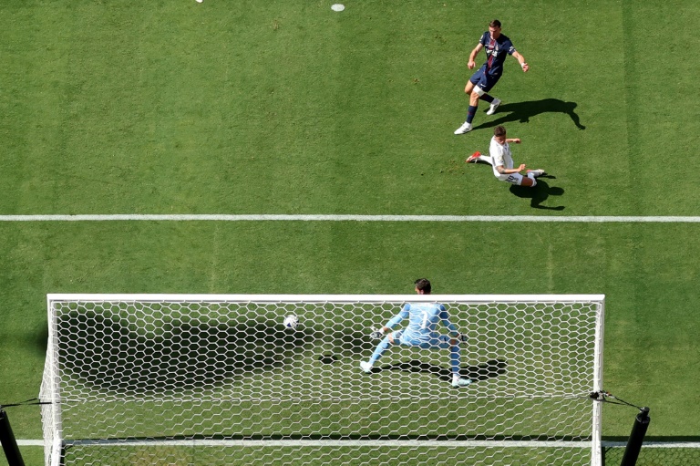 Fabian Ruiz marque le troisième but du Paris SG contre le Real Madrid en demi-finale du Mondial des clubs le 9 juillet 2025 à East Rutherford dans le New Jersey