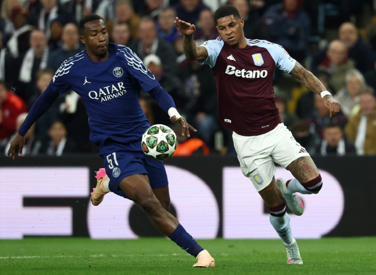 L'attaquant Marcus Rashford (d) avec Aston Villa contre le PSG en quart retour de Ligue des champions le 15 avril 2025 au stade Villa Park à Birmingham