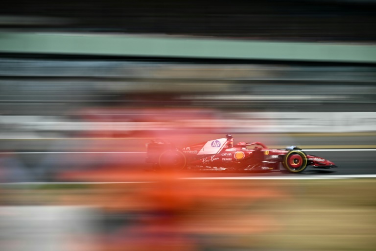 Charles Leclerc (Ferrari) lors de la première séance d'essais libres du Grand Prix de F1 de Grande-Bretagne, le 4 juillet 2025 à Silverstone