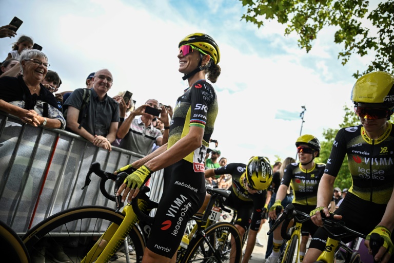La Française Pauline Ferrand-Prévot (Visma-Lease a Bike) ici au grand départ du Tour de France à Vannes le 26 juillet 2025, a vécu une troisième étape tranquille