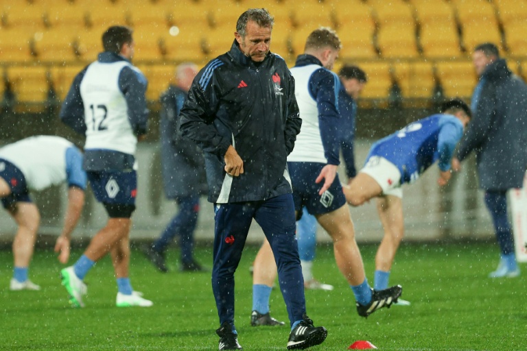 Le sélectionneur du XV de France Fabien Galthié, à l'entraînement le 11 juillet 2025 avant le match contre la Nouvelle-Zélande, au Sky Stadium de Wellington.