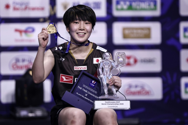 Akane Yamaguchi devient la deuxième joueuse de badminton à obtenir trois titres mondiaux après sa victoire, le 31 août 2025 à Paris