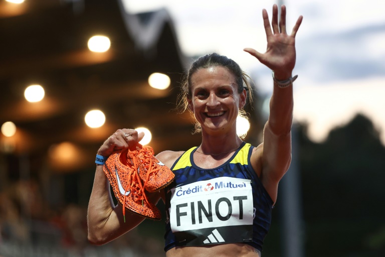 Alice Finot après son titre de championne de France du 3000m steeple final à Talence, le 1er août 2025
