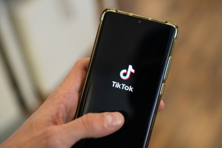 En quelques clics sur TikTok ou autre réseau social, on a accès à des boutiques en ligne de lames létales sans vérification d'âge, pour quelques dizaines d'euros