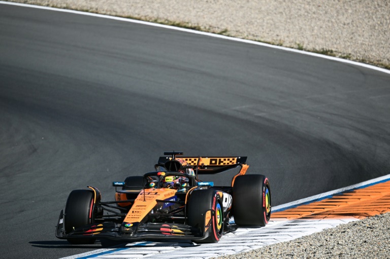 La McLaren pilotée par l'Australien Oscar Piastri lors de la Q2 sur le circuit Zandvoort, le 30 août 2025