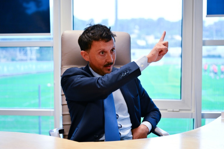 Le président marseillais Pablo Longoria s'exprimant au sujet de son joueur vedette Adrien rabiot auprès de l'AFP, le 20 août 2025 à la Commanderie