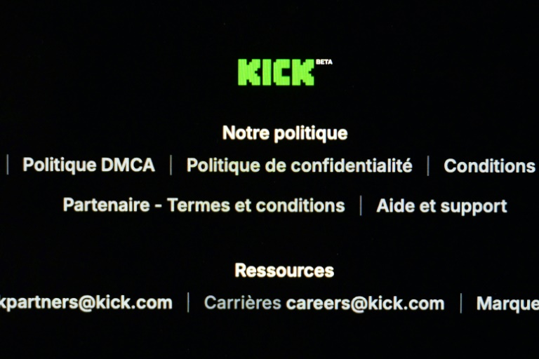 Réputée pour ses règles de modération plus relâchées, Kick a été fondée en 2022 par deux milliardaires, l'Australien Ed Craven et l'Américain Bijan Tehrani
