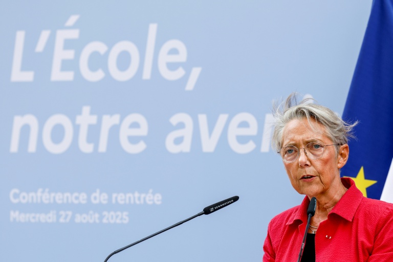 La ministre de l'Education, Elisabeth Borne, s'exprime lors d'une conférence de presse au ministère à Paris, le 27 août 2025