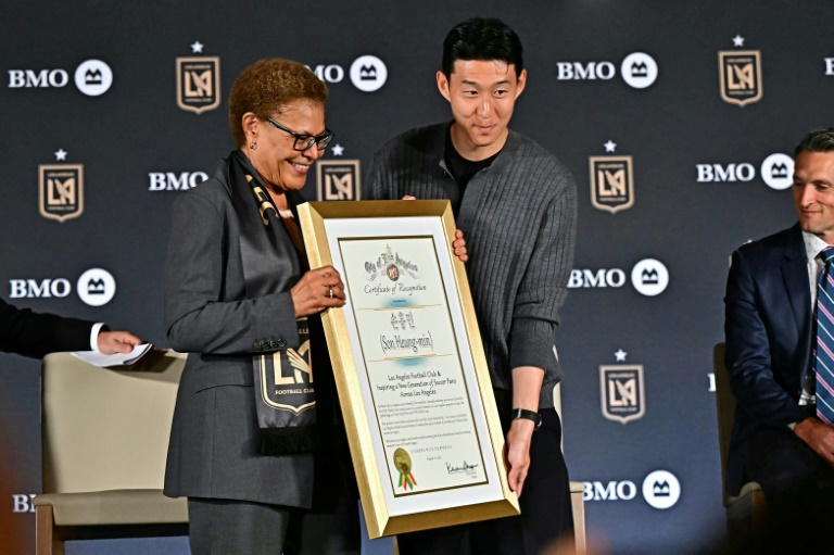 La maire de Los Angeles Karen Bass et Son Heung-min, le 6 août 2025