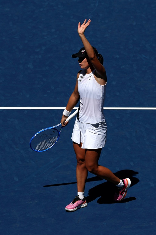 La Polonaise Iga Swiatek célèbre sa victoire contre la Colombienne Emiliana Arango au premier tour du simple féminin de l'US Open 2025, au USTA Billie Jean King National Tennis Center, le 26 août 2025, à New York