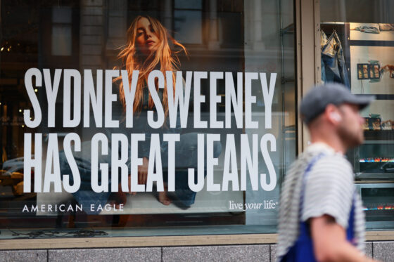 Comment Sydney Sweeney est devenue la cible de la gauche “woke” ? © MICHAEL M. SANTIAGO / Getty Images via AFP