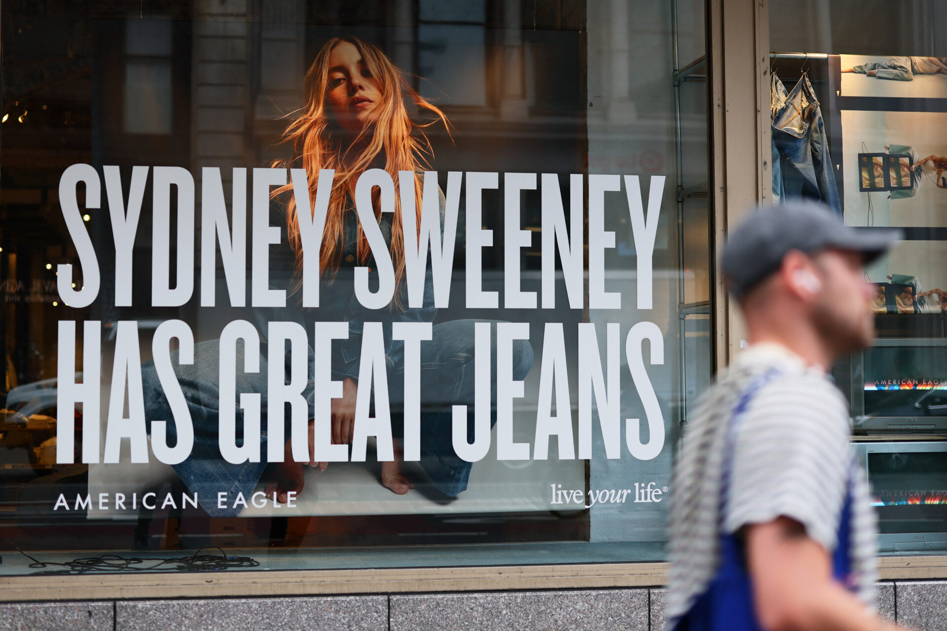 Comment Sydney Sweeney est devenue la cible de la gauche “woke” ? © MICHAEL M. SANTIAGO / Getty Images via AFP