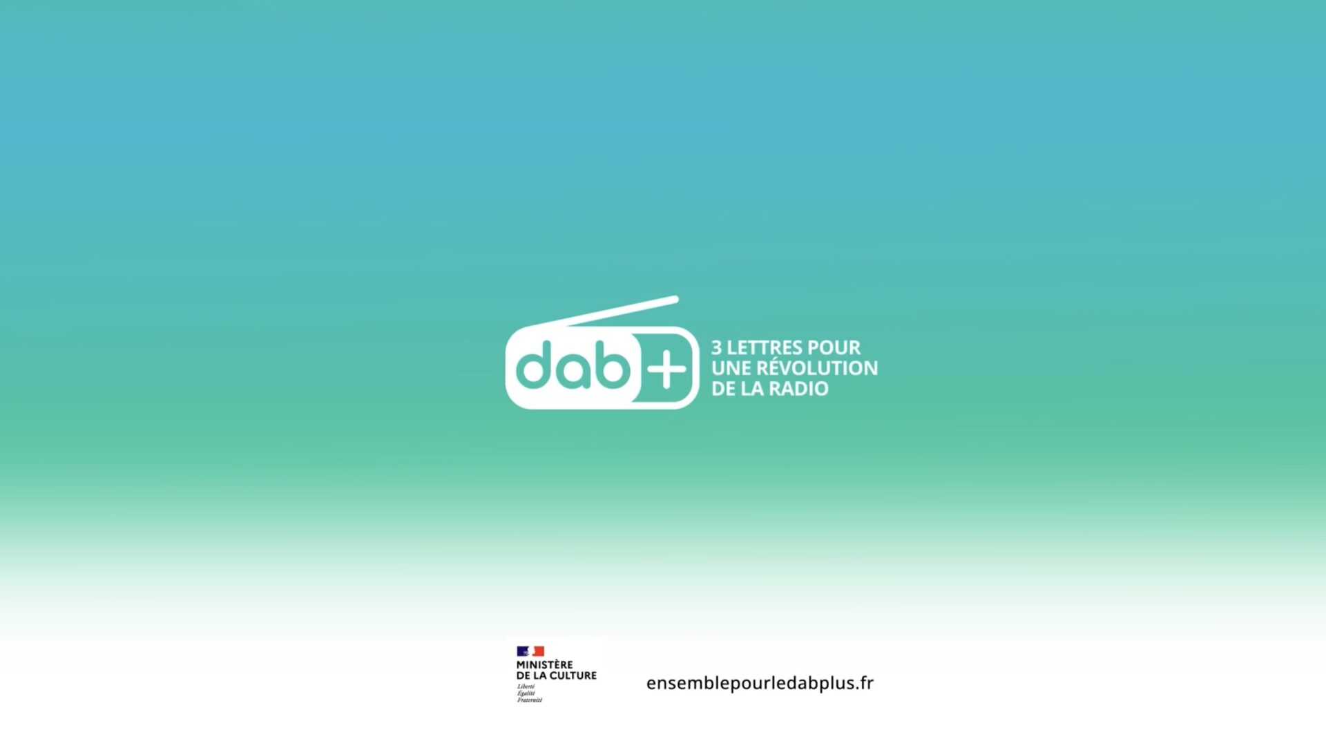 Le DAB+ transforme l’écoute radio en voiture : qualité sonore, confort et plus de stations. Découvrez comment profiter de Sud Radio en DAB+.