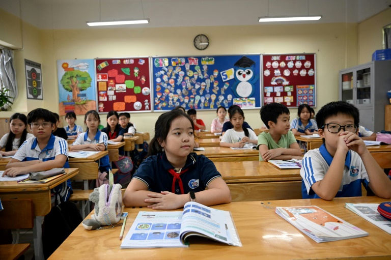 Des élèves suivent un cours de français à l'école Doan Thi Diem d'Hanoï, la première de la capitale vietnamienne à avoir introduit le français en primaire, le 29 août 2025