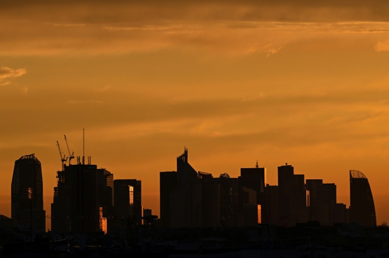 Le quartier d'affaires de la Défense, près de Paris, au coucher du soleil, le 19 juin 2024