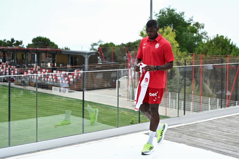 Le milieu de terrain français Paul Pogba lors de sa présentation officielle avec l'AS Monaco à Monaco le 3 juillet 2025