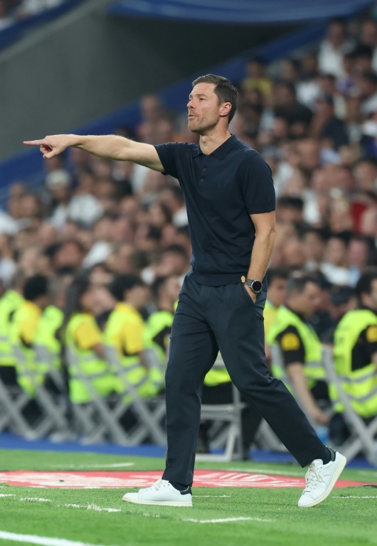 Le coach du Real Madrid Xabi Alonso lors de la victoire contre Osasuna (1-0) en ouverture du championnat d'Espagne, le 19 août 2025 au stade Santiago-Bernabeu de Madrid