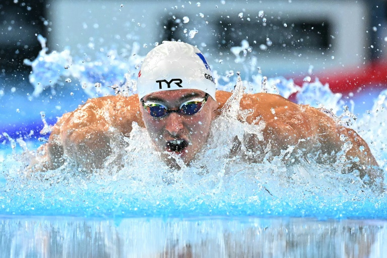 Le Français Maxime Grousset lors de sa victoire en finale du 100 m papillon aux championnats du monde de natation à Singapour le 2 août 2025