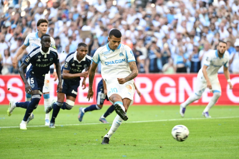 L'attaquant de l'OM Mason Greenwood lors de son penalty contre le Paris FC en Ligue 1 le 23 août 2025 au stade Vélodrome