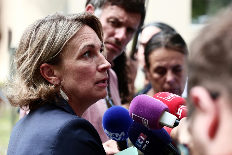 La secrétaire générale de la CFDT, Marylise Léon, fait une déclaration à la presse lors de l'université d'été de la centrale syndicale à Boissy-la-Rivière, le 26 août 2025 dans l'Essonne