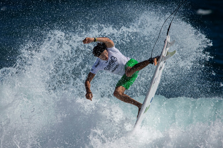 Yago Dora en compétition au Jeux mondiaux du surf à Arcecibo, Puerto Rico, le 2 mars 2024