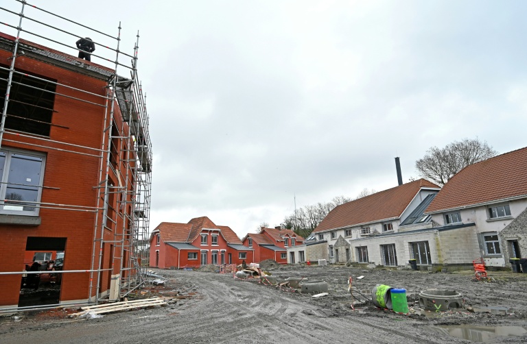 Chantier de rénovation thermique dans le quartier minier de Lens, le 16 janvier 2023